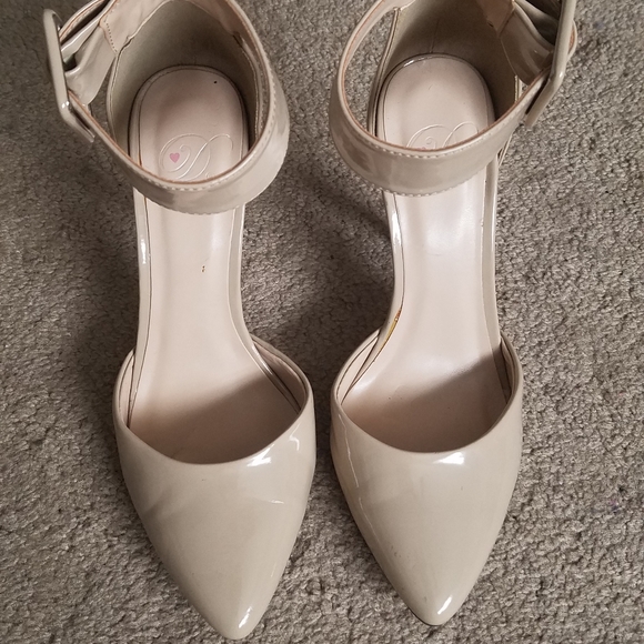 Tan Heels Wide Ankle Strap Pointed Toe Size 6.5 - Picture 2 of 7